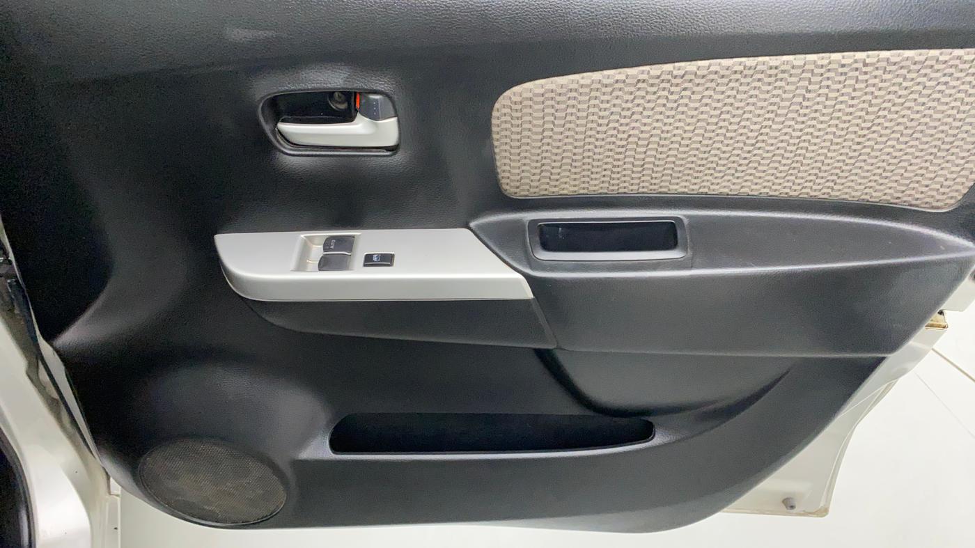 2016 Maruti Wagon R 1.0 LXI CNG, CNG, Manual, 56,582 km, Driver Side Door Panels Control