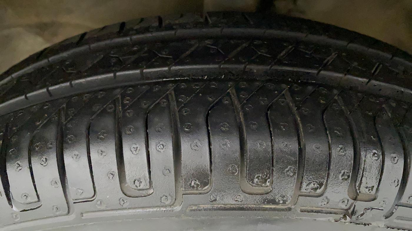 2016 Maruti Wagon R 1.0 LXI CNG, CNG, Manual, 56,582 km, Left Front Tyre Tread