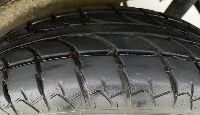 2016 Maruti Wagon R 1.0 LXI CNG, CNG, Manual, 56,582 km, Left Rear Tyre Tread