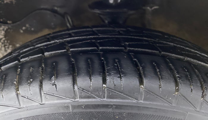 2019 Maruti Alto LXI, Petrol, Manual, 54,396 km, Left Front Tyre Tread