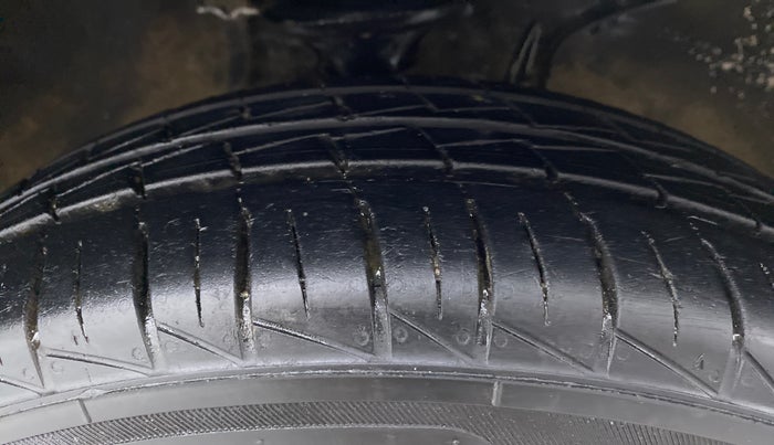 2019 Maruti Alto LXI, Petrol, Manual, 54,396 km, Right Front Tyre Tread
