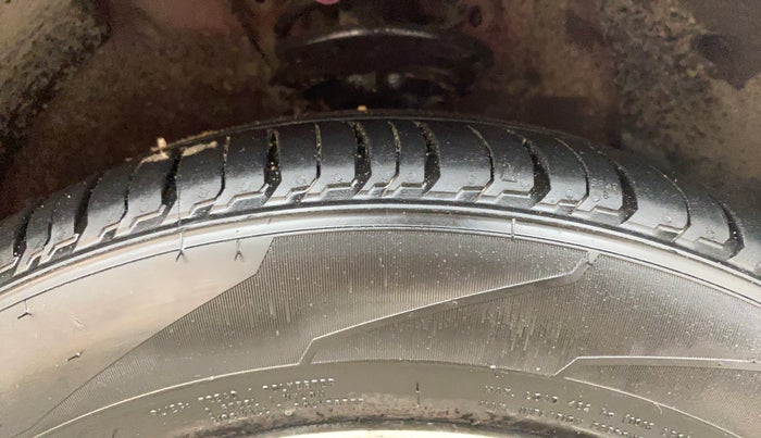 2014 Hyundai Xcent SX AT 1.2 (O), Petrol, Automatic, 52,499 km, Right Front Tyre Tread