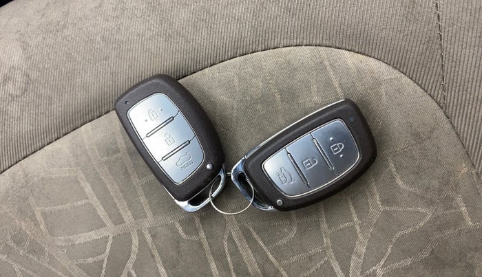 2014 Hyundai Xcent SX AT 1.2 (O), Petrol, Automatic, 52,499 km, Key Close Up