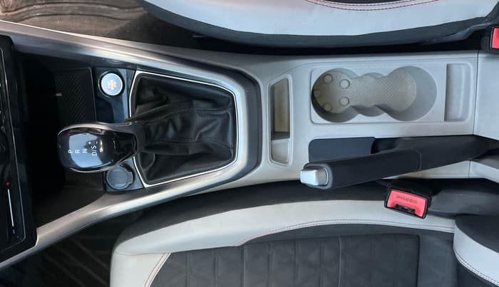2021 Volkswagen TAIGUN GT PLUS 1.5 TSI DSG, Petrol, Automatic, 1,13,275 km, Gear Lever
