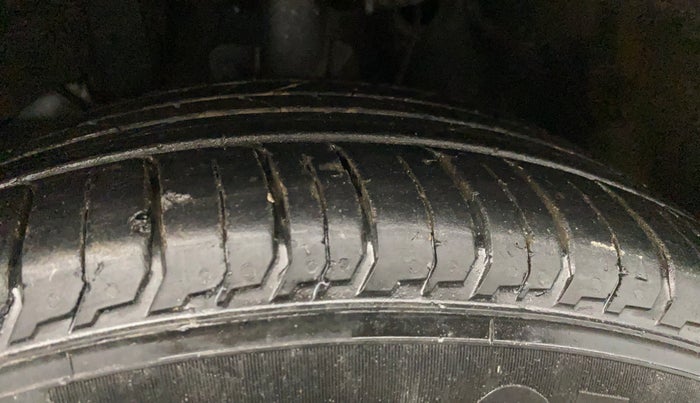 2018 Maruti Baleno ZETA PETROL 1.2, Petrol, Manual, 69,375 km, Left Front Tyre Tread