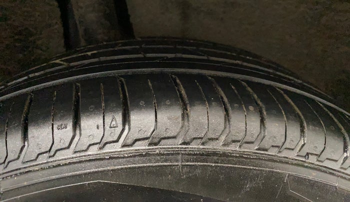 2018 Maruti Baleno ZETA PETROL 1.2, Petrol, Manual, 69,375 km, Right Rear Tyre Tread