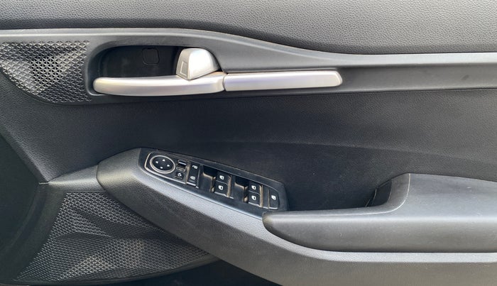 2022 KIA SELTOS HTK PLUS 1.5, Petrol, Manual, 24,502 km, Driver Side Door Panels Control