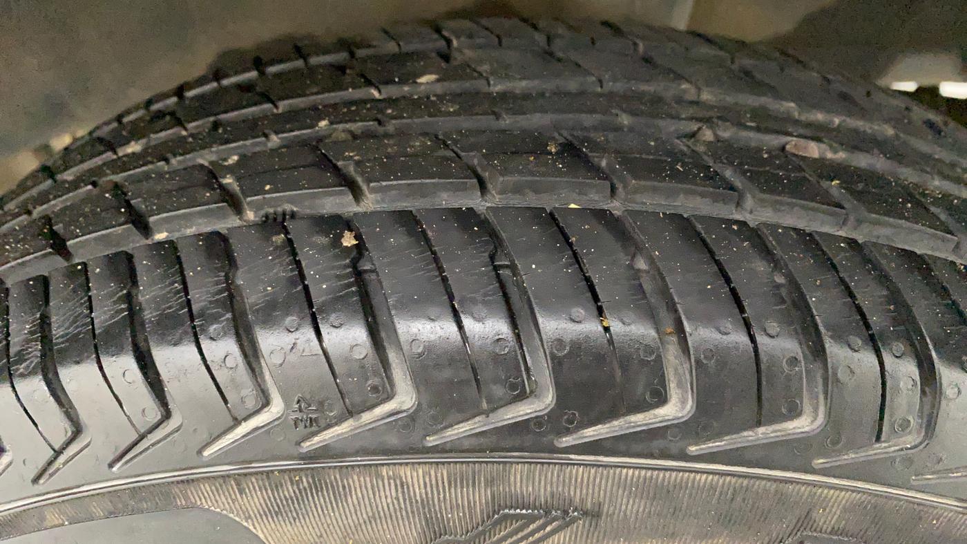 2018 Renault Kwid 1.0 RXT Opt AT, Petrol, Automatic, 19,503 km, Left Rear Tyre Tread