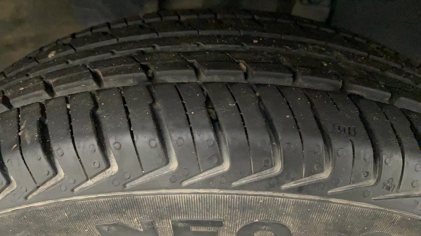 2018 Renault Kwid 1.0 RXT Opt AT, Petrol, Automatic, 19,503 km, Right Front Tyre Tread