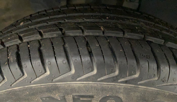 2018 Renault Kwid 1.0 RXT Opt AT, Petrol, Automatic, 19,503 km, Right Front Tyre Tread