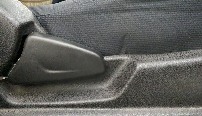 2018 Renault Kwid 1.0 RXT Opt AT, Petrol, Automatic, 19,503 km, Driver Side Adjustment Panel