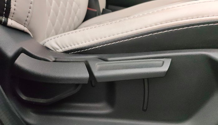 2023 Hyundai EXTER SX(O) CONNECT 1.2 AMT DUAL TONE, Petrol, Automatic, 20,275 km, Driver Side Adjustment Panel