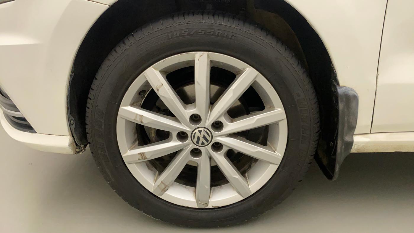2017 Volkswagen Ameo HIGHLINE1.2L PLUS 16 ALLOY, Petrol, Manual, 48,182 km, Left Front Wheel