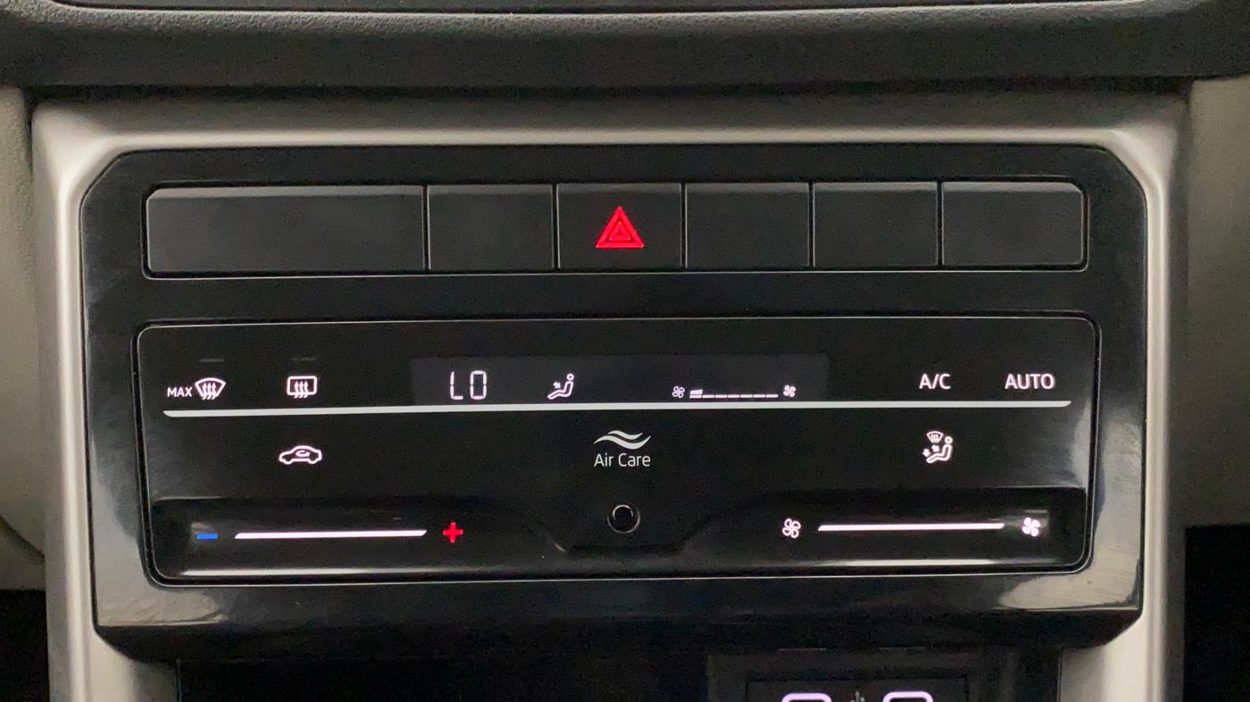 2021 Volkswagen TAIGUN HIGHLINE 1.0 TSI MT, Petrol, Manual, 25,192 km, Automatic Climate Control