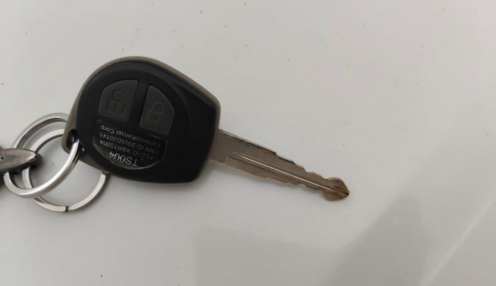 2013 Maruti Swift ZXI, Petrol, Manual, 1,11,240 km, Key Close Up