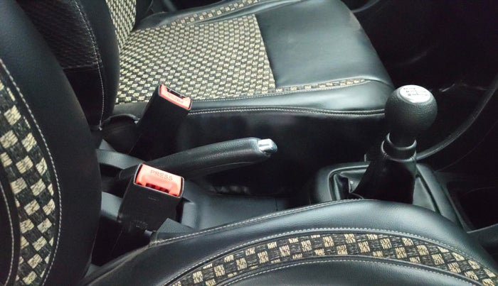 2013 Maruti Swift ZXI, Petrol, Manual, 1,11,240 km, Gear Lever