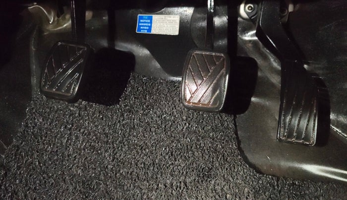 2013 Maruti Swift ZXI, Petrol, Manual, 1,11,240 km, Pedals