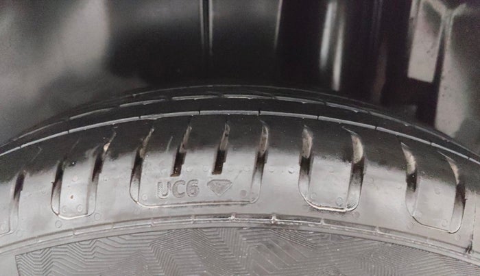 2013 Maruti Swift ZXI, Petrol, Manual, 1,11,240 km, Left Rear Tyre Tread