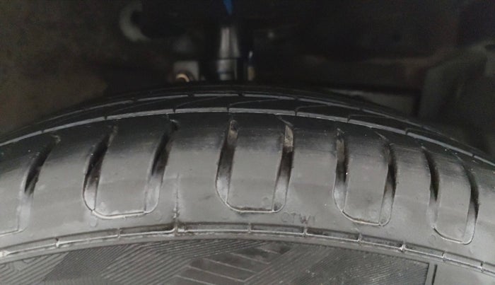 2013 Maruti Swift ZXI, Petrol, Manual, 1,11,240 km, Right Front Tyre Tread