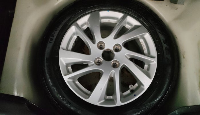 2013 Maruti Swift ZXI, Petrol, Manual, 1,11,240 km, Spare Tyre