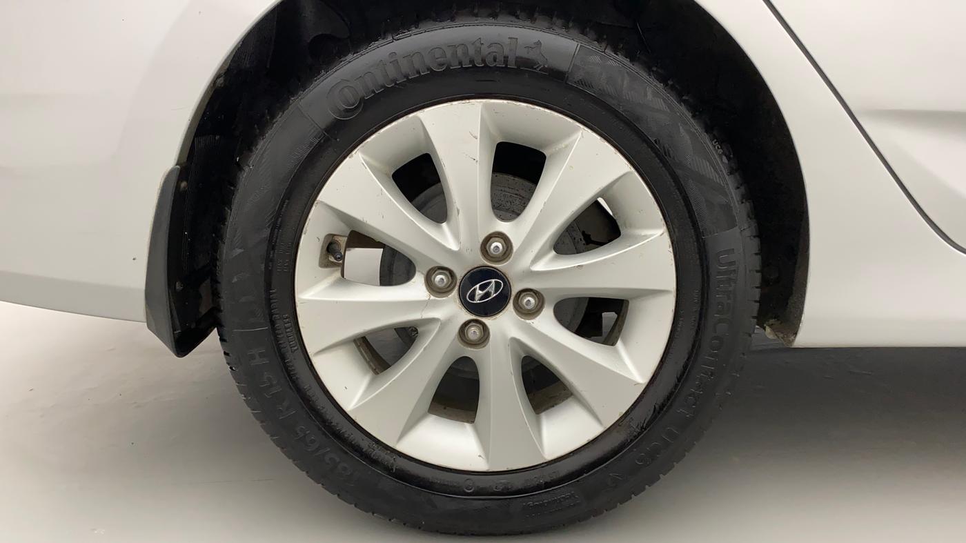 2015 Hyundai Verna FLUIDIC 4S 1.6 VTVT S, Petrol, Manual, 61,311 km, Right Rear Wheel
