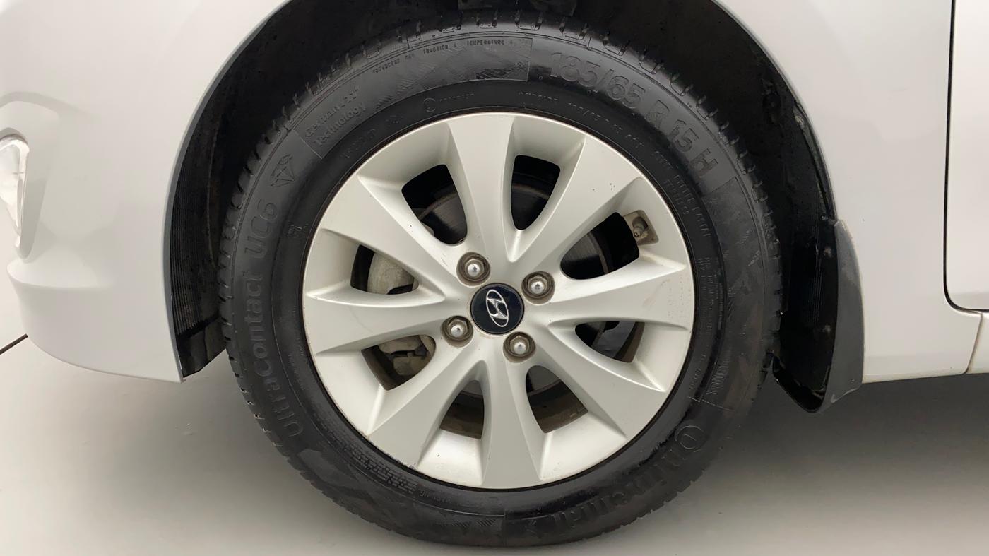 2015 Hyundai Verna FLUIDIC 4S 1.6 VTVT S, Petrol, Manual, 61,311 km, Left Front Wheel