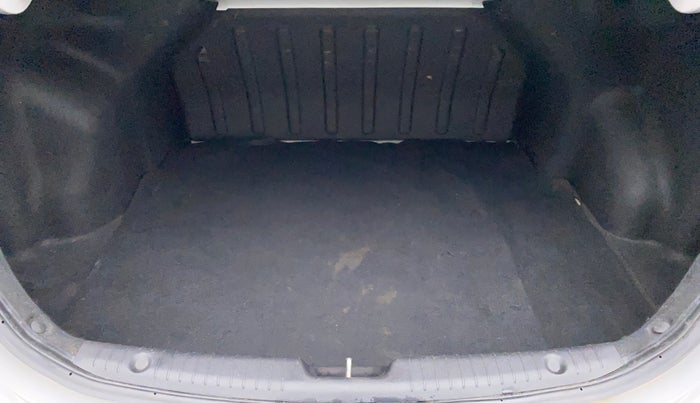 2015 Hyundai Verna FLUIDIC 4S 1.6 VTVT S, Petrol, Manual, 61,311 km, Boot Inside