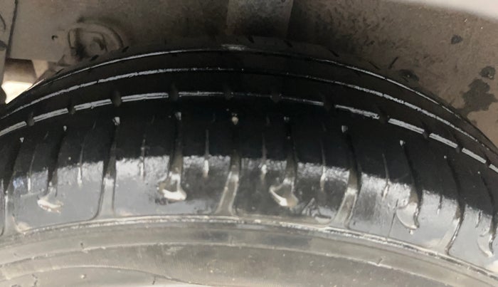 2017 Hyundai Grand i10 MAGNA 1.2 KAPPA VTVT, Petrol, Manual, 26,428 km, Right Rear Tyre Tread