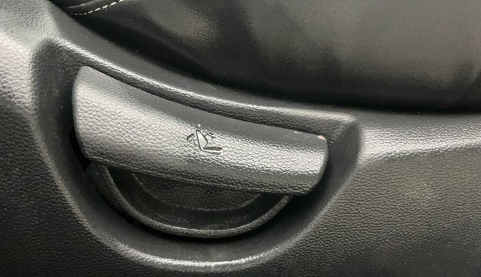 2017 Hyundai Grand i10 MAGNA 1.2 KAPPA VTVT, Petrol, Manual, 26,428 km, Driver Side Adjustment Panel