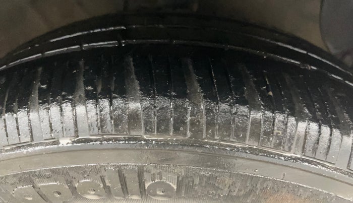 2017 Hyundai Grand i10 MAGNA 1.2 KAPPA VTVT, Petrol, Manual, 26,428 km, Right Front Tyre Tread