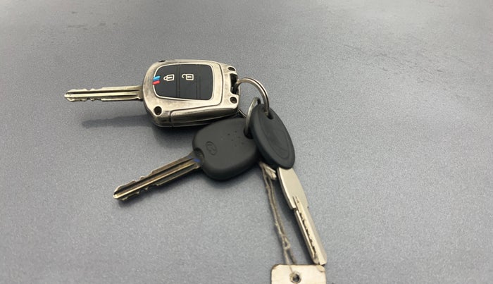 2017 Hyundai Grand i10 MAGNA 1.2 KAPPA VTVT, Petrol, Manual, 26,428 km, Key Close Up