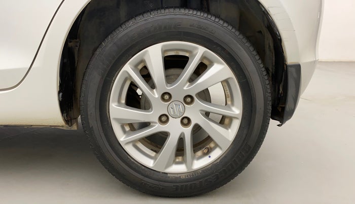 2013 Maruti Swift ZXI, Petrol, Manual, 1,06,424 km, Left Rear Wheel