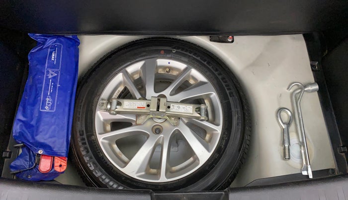 2013 Maruti Swift ZXI, Petrol, Manual, 1,06,424 km, Spare Tyre