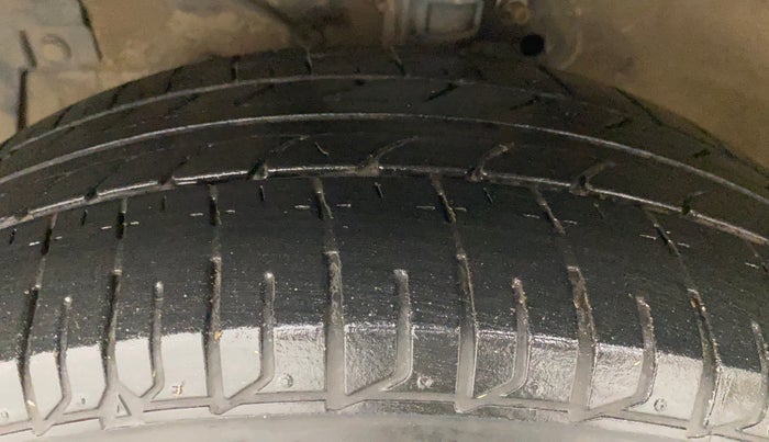 2013 Maruti Swift ZXI, Petrol, Manual, 1,06,424 km, Left Front Tyre Tread
