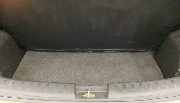 2013 Maruti Swift ZXI, Petrol, Manual, 1,06,424 km, Boot Inside