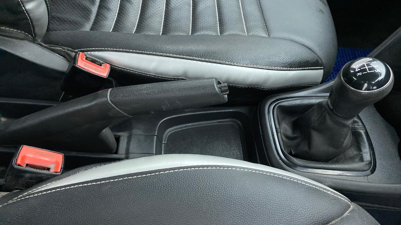 2018 Volkswagen Ameo COMFORTLINE 1.0, Petrol, Manual, 63,554 km, Gear Lever