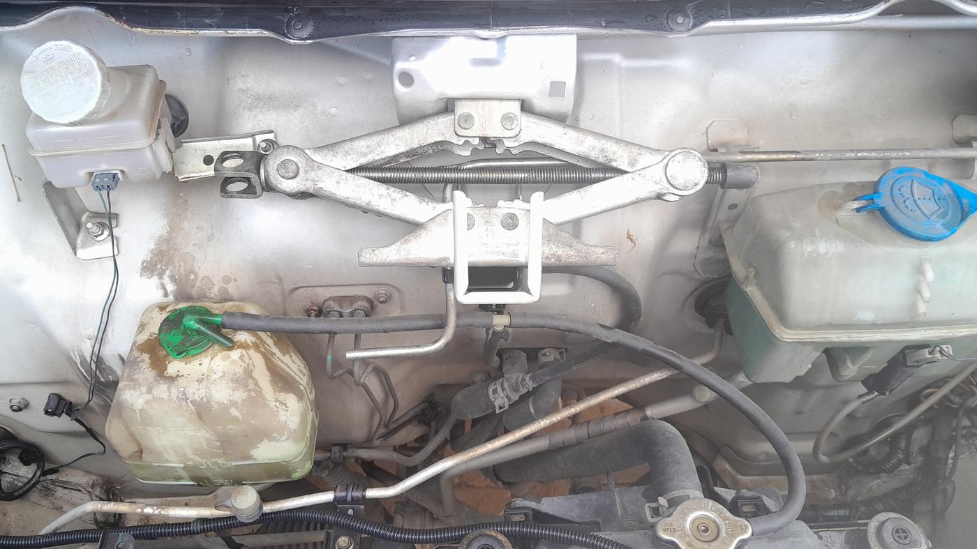 2017 Maruti Eeco 5 STR WITH A/C+HTR, Petrol, Manual, 91,404 km, Engine View