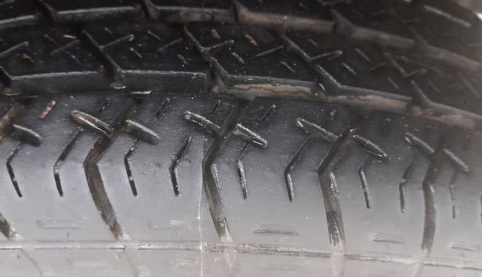 2017 Maruti Eeco 5 STR WITH A/C+HTR, Petrol, Manual, 91,404 km, Right Front Tyre Tread