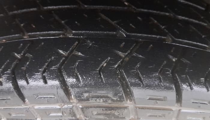 2017 Maruti Eeco 5 STR WITH A/C+HTR, Petrol, Manual, 91,404 km, Left Front Tyre Tread