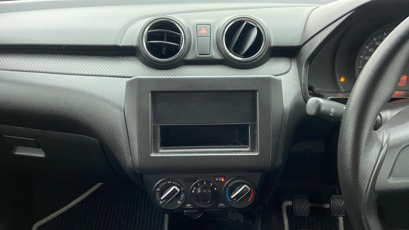 2021 Maruti Swift LXI D, Petrol, Manual, 5,054 km, Air Conditioner