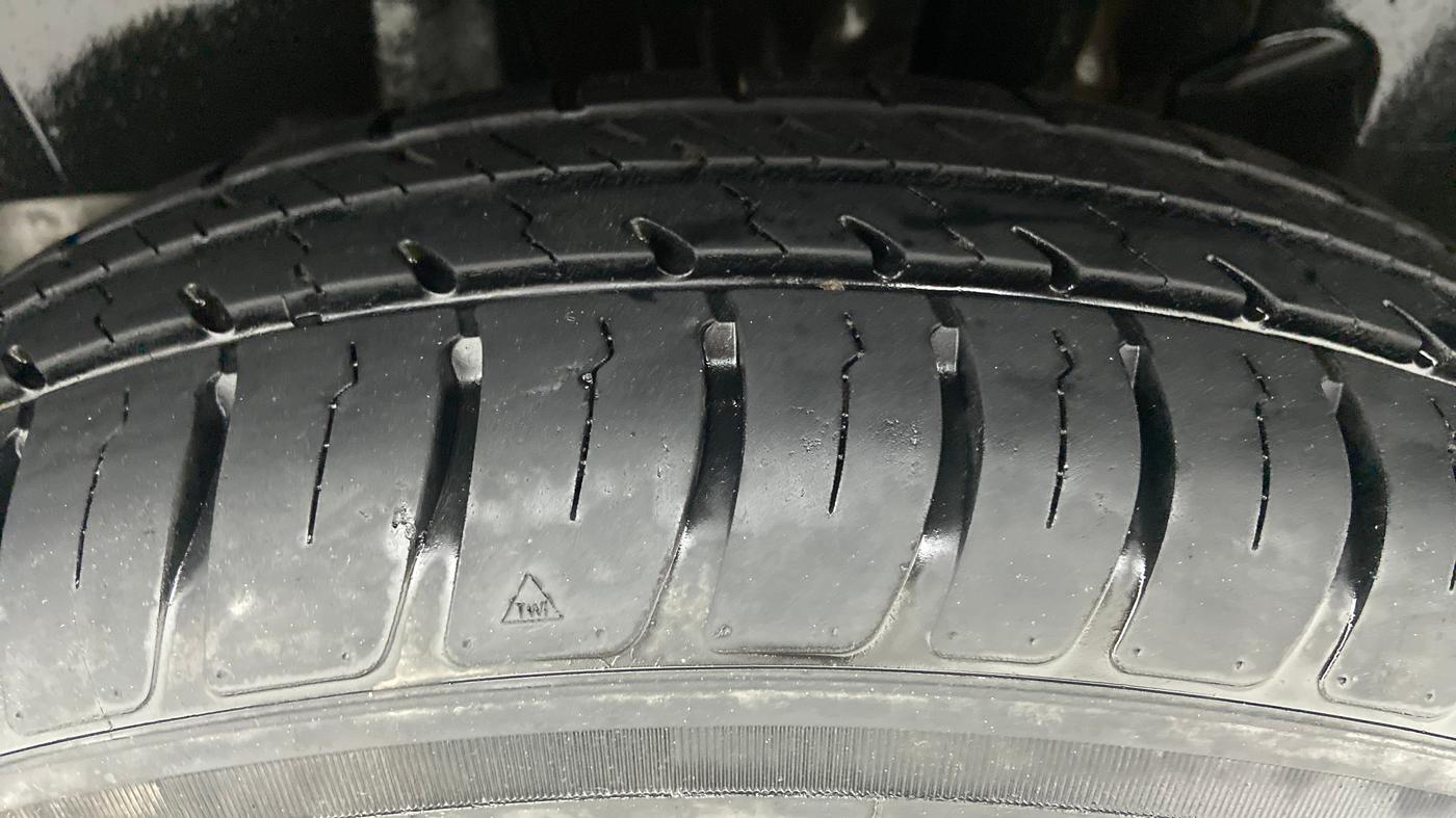 2021 Maruti Swift LXI D, Petrol, Manual, 5,054 km, Left Rear Tyre Tread