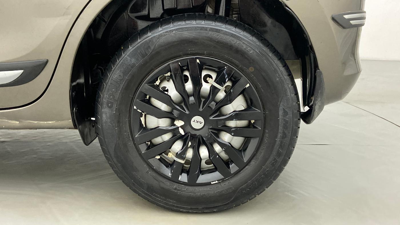 2021 Maruti Swift LXI D, Petrol, Manual, 5,054 km, Left Rear Wheel