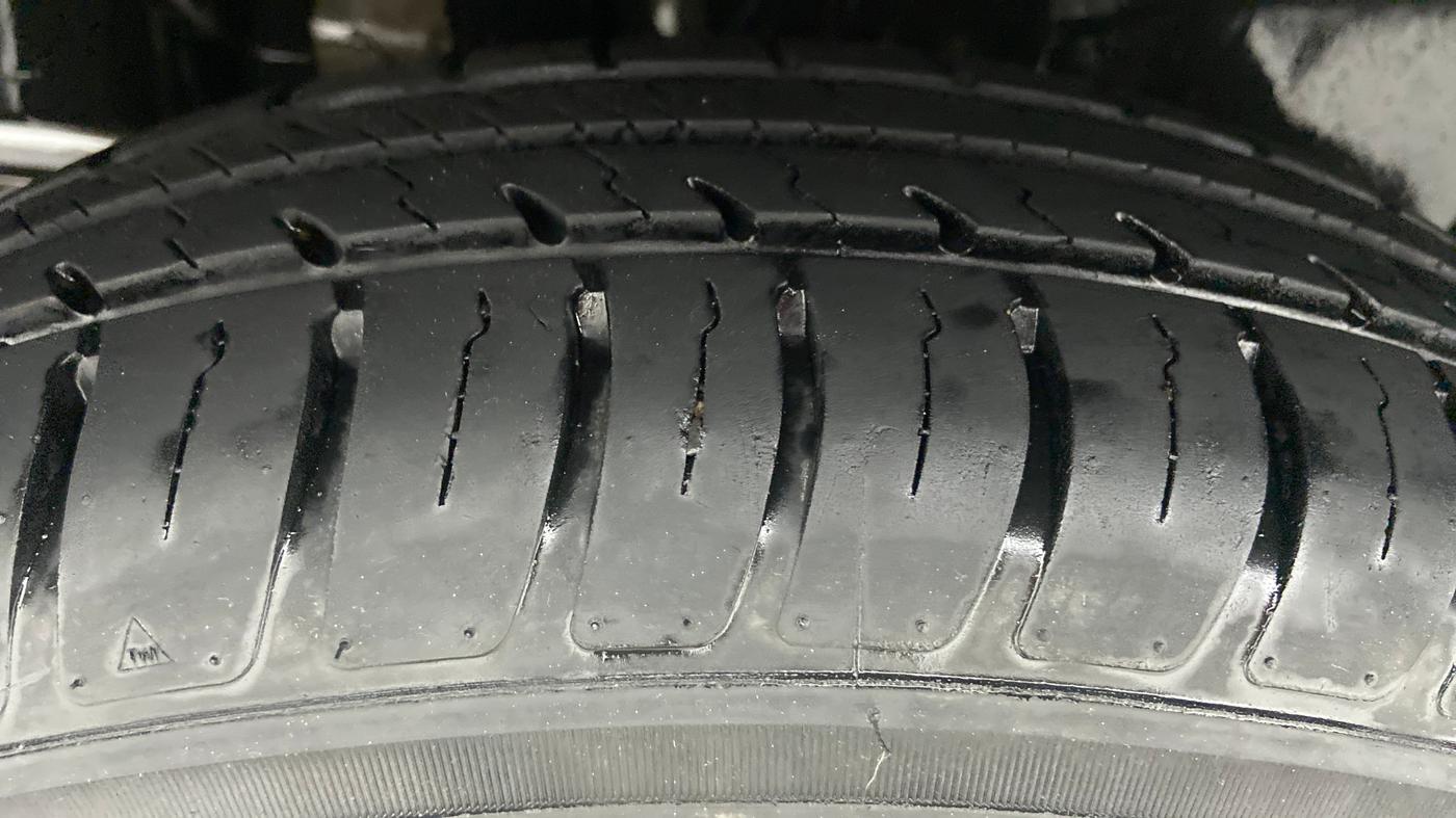 2021 Maruti Swift LXI D, Petrol, Manual, 5,054 km, Right Rear Tyre Tread