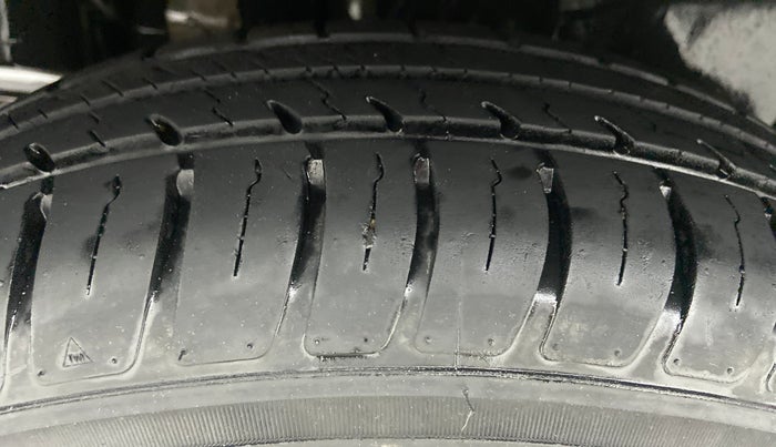 2021 Maruti Swift LXI D, Petrol, Manual, 5,054 km, Right Rear Tyre Tread