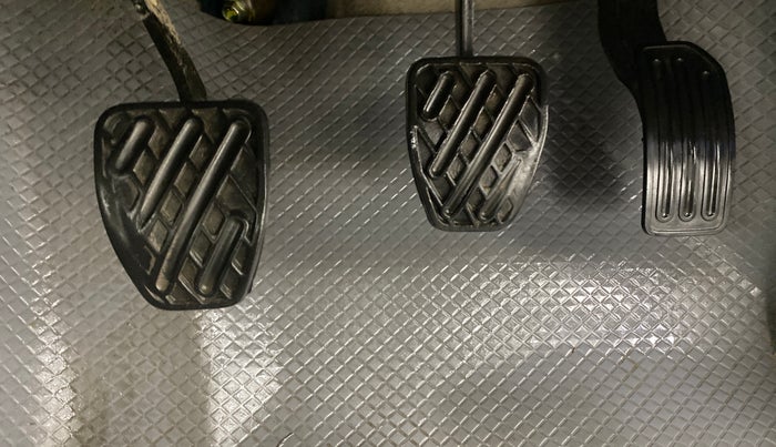 2013 Renault Scala RXZ DIESEL, Diesel, Manual, 50,380 km, Pedals