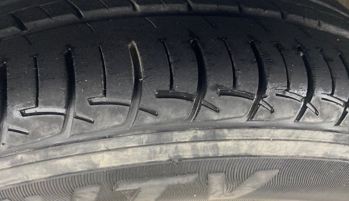 2013 Renault Scala RXZ DIESEL, Diesel, Manual, 50,380 km, Right Rear Tyre Tread