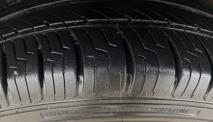 2013 Renault Scala RXZ DIESEL, Diesel, Manual, 50,380 km, Left Front Tyre Tread