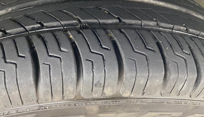 2013 Renault Scala RXZ DIESEL, Diesel, Manual, 50,380 km, Right Front Tyre Tread