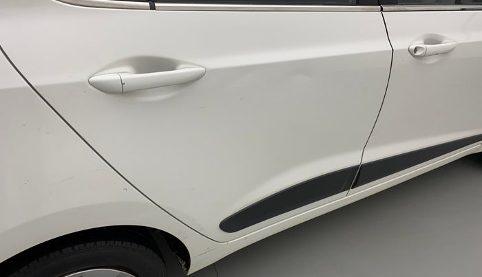 2016 Hyundai Xcent S 1.1 CRDI, Diesel, Manual, 99,508 km, Right rear door - Minor scratches