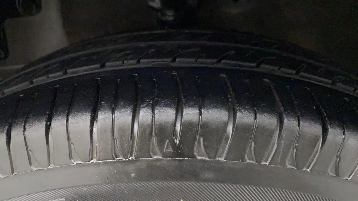 2017 Hyundai Eon ERA +, Petrol, Manual, 66,667 km, Left Front Tyre Tread